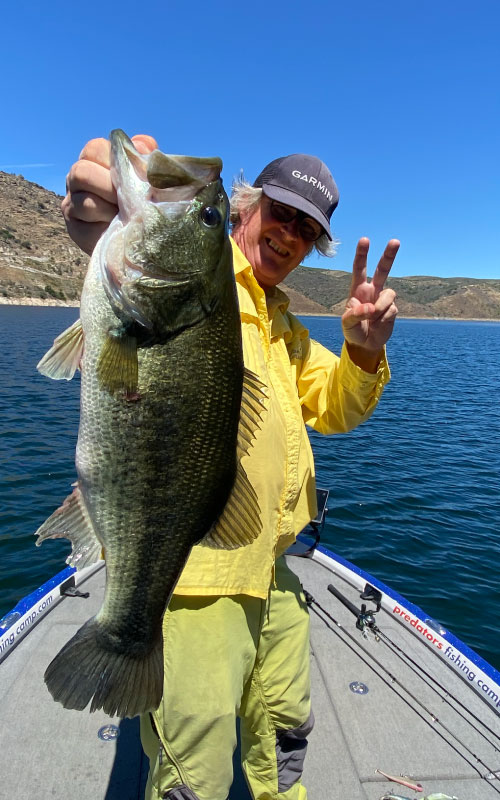 SAm avec un bass séjour de pêche au Portugal