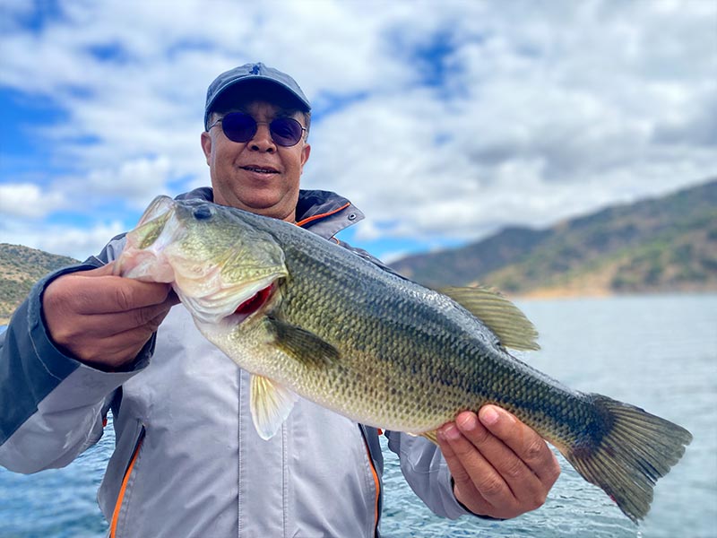 Pêche sportive au portugal, pêcher avec un Bass à bout de bras