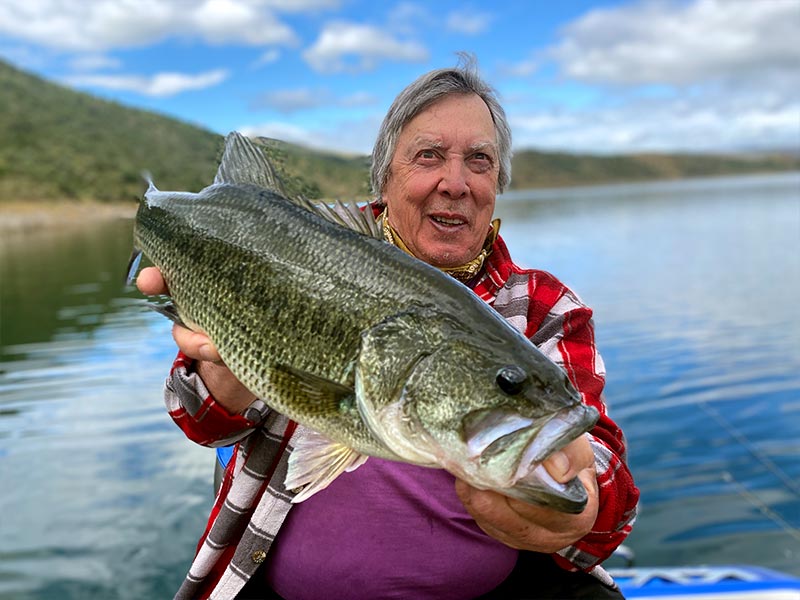 Pêche sportive au portugal, pêcher avec un Bass à bout de bras
