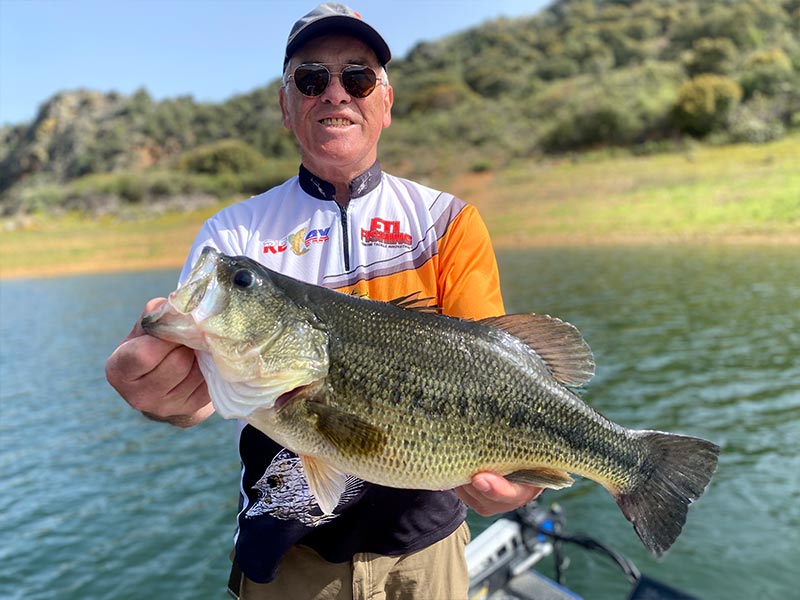 Pêche sportive au portugal, pêcher avec un Bass à bout de bras