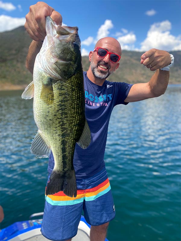 Pêche sportive au portugal, pêcher avec un Bass à bout de bras
