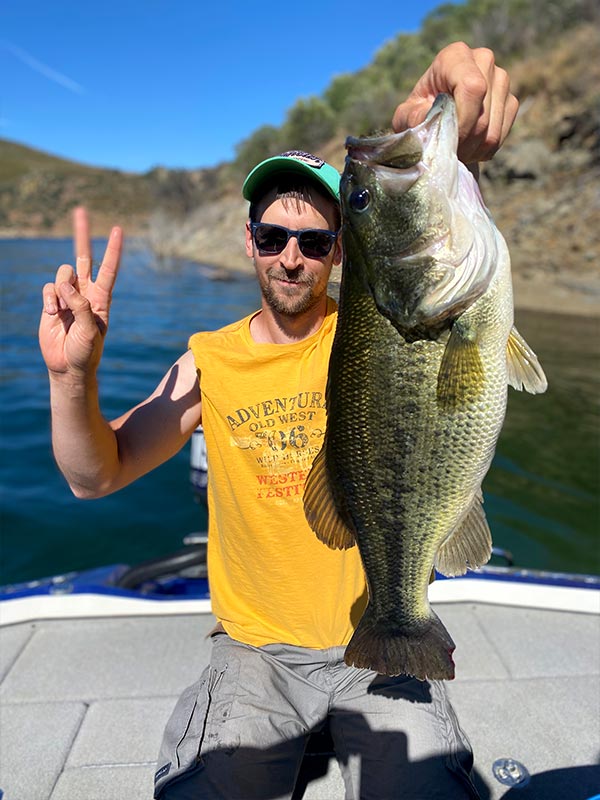 Pêche sportive au portugal, pêcher avec un Bass à bout de bras