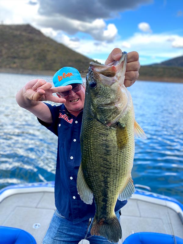 Pêche sportive au portugal, pêcher avec un Bass à bout de bras
