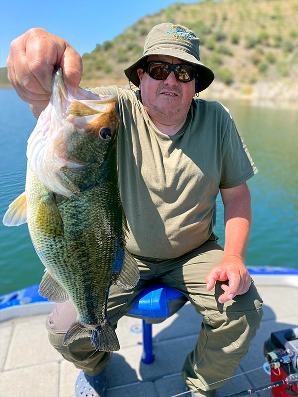 Pêche sportive au portugal, pêcher avec un Bass à bout de bras
