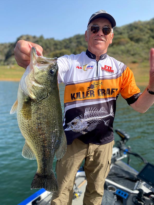 Pêche sportive au portugal, pêcher avec un Bass à bout de bras