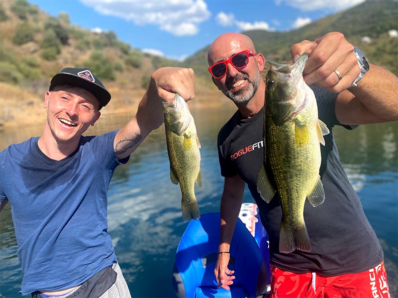 Pêche sportive au portugal, pêcher avec un Bass à bout de bras