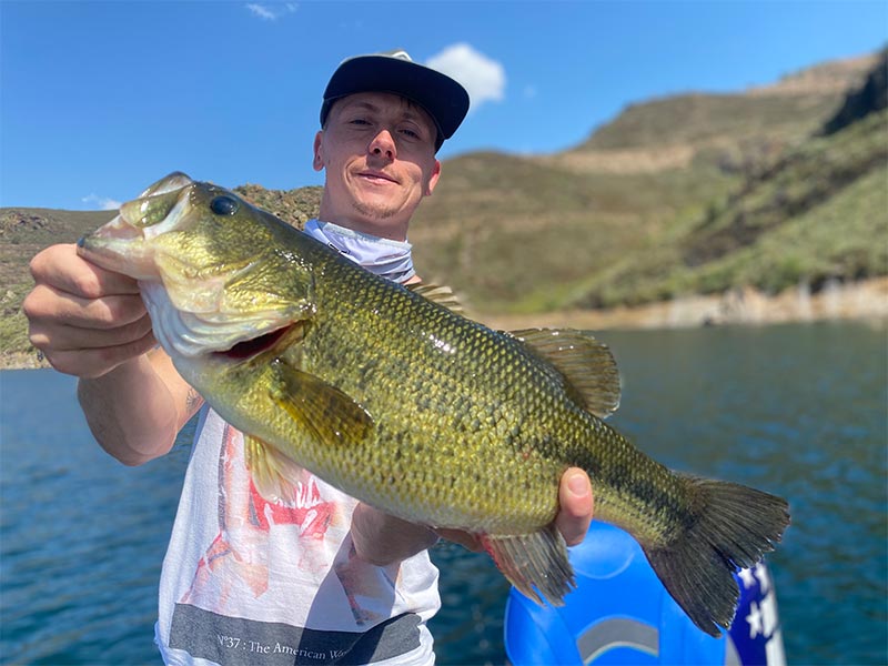 Pêche sportive au portugal, pêcher avec un Bass à bout de bras