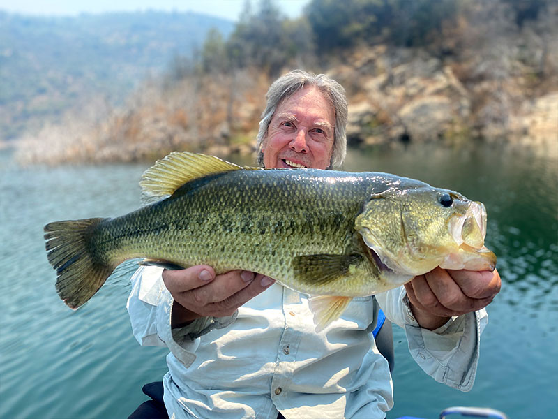 Pêche sportive au portugal, pêcher avec un Bass à bout de bras