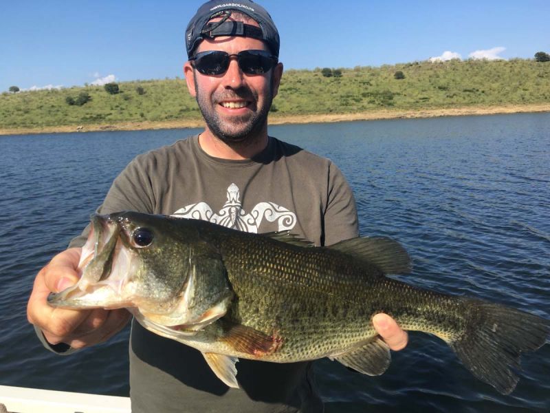 Peche De Bass Sur Lac Espagnol Estremadure
