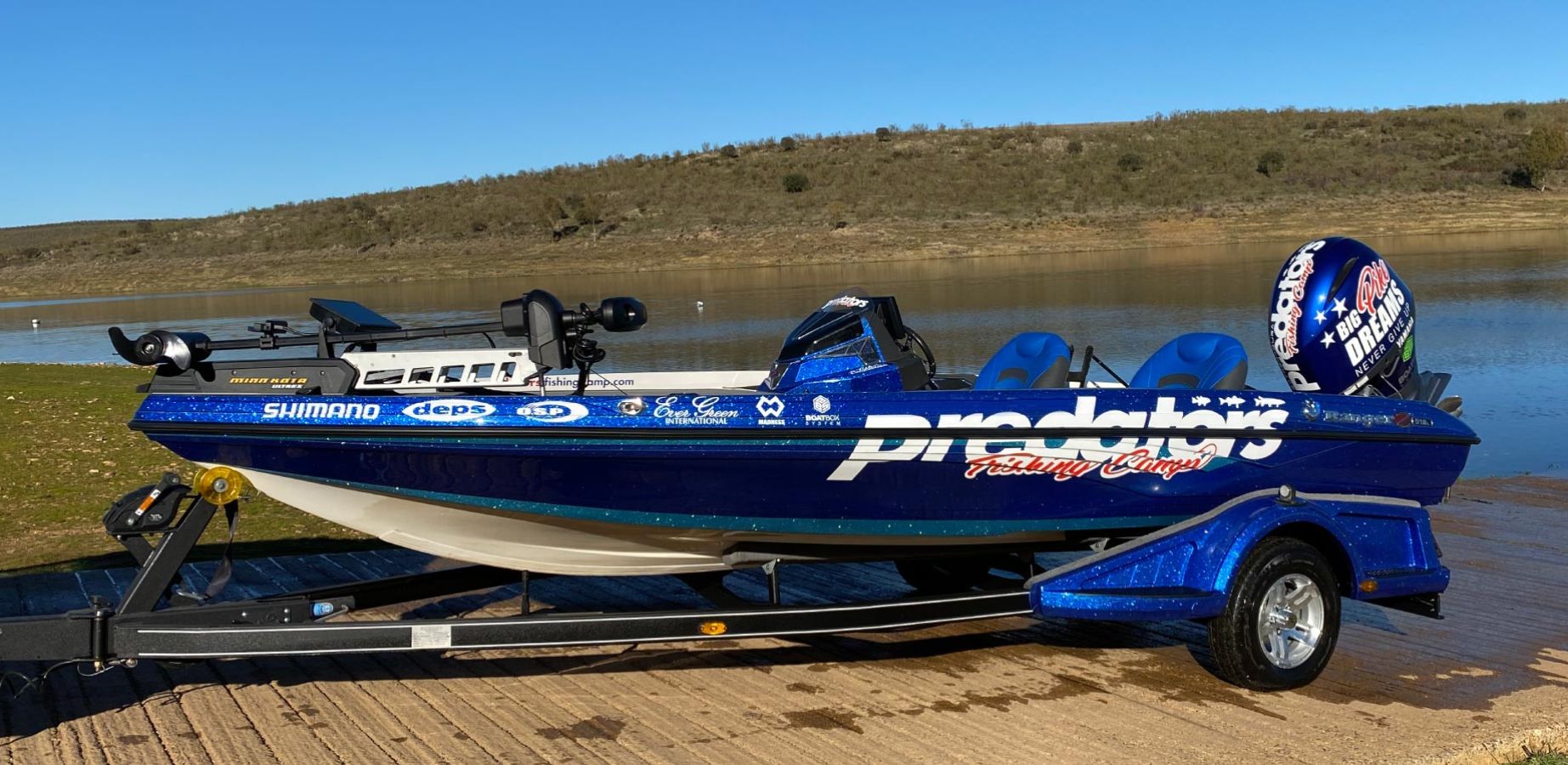 Bass Boat ranger sur remorque