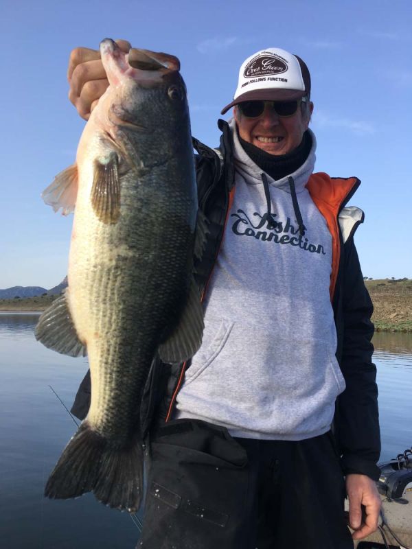Pecheur De Bass Sur Bateau En Espagne
