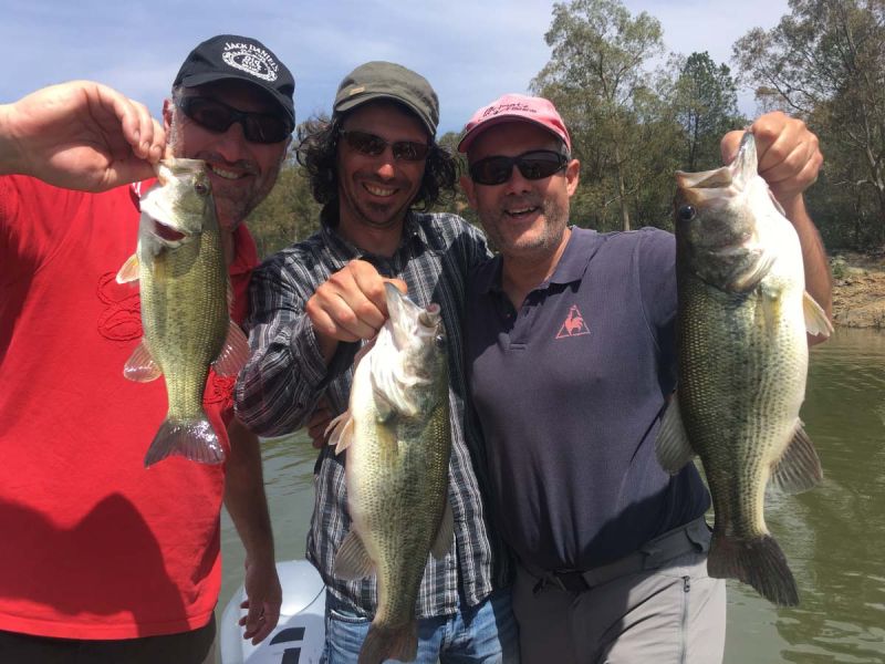 Trois Pecheur Sur Bateau Lac Espagnol